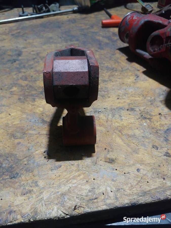 PROWADNICA KLEPISKA NAPINACZA PASA BIZON Do kombajnów