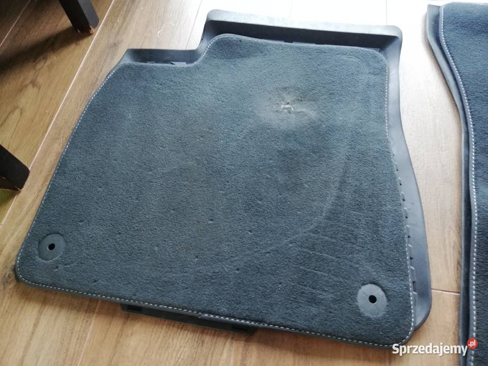 Zestaw dywaników gumowych i welurowych Audi Q7 osobowe Wyposażenie wnętrza kujawsko-pomorskie Golub-Dobrzyń