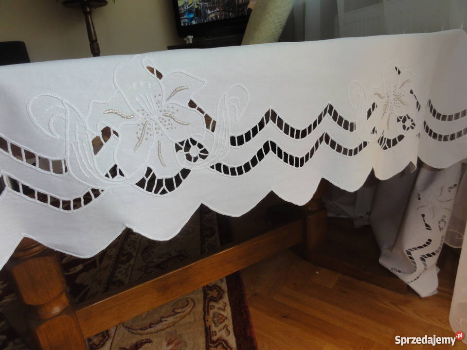 Obrus z lilią złoty srebrny ręcznie wykonany Lublin