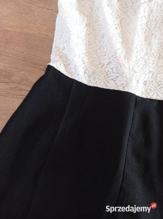 Białoczarny kombinezon