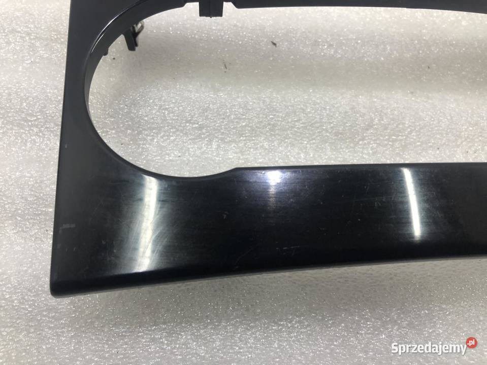 RAMKA RADIA MERCEDES W204 A2046800390