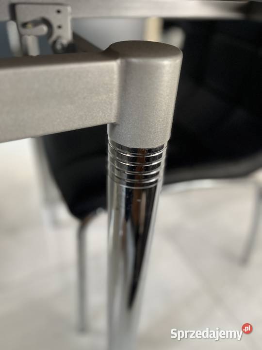 Stół z trzema krzesłami Kiełcz