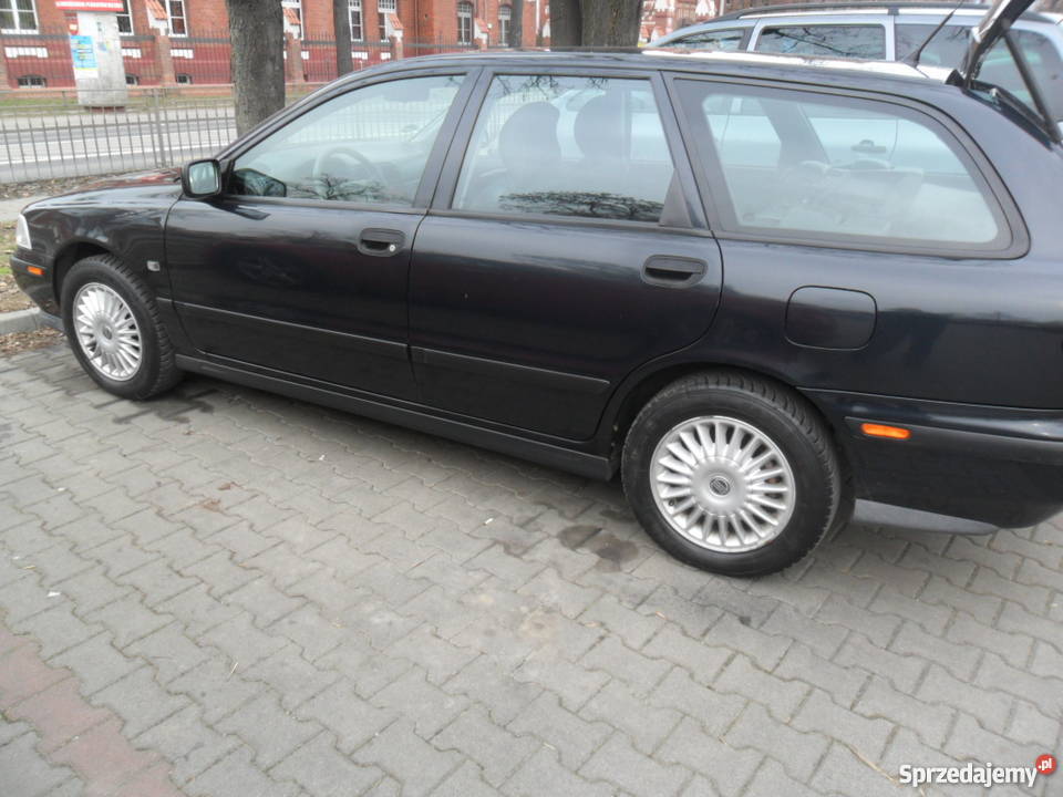 Volvo V40 1999r 1,8 benzyna Oleśnica Sprzedajemy.pl