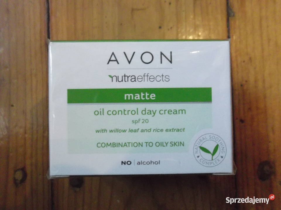 Matujący krem na dzień Avon