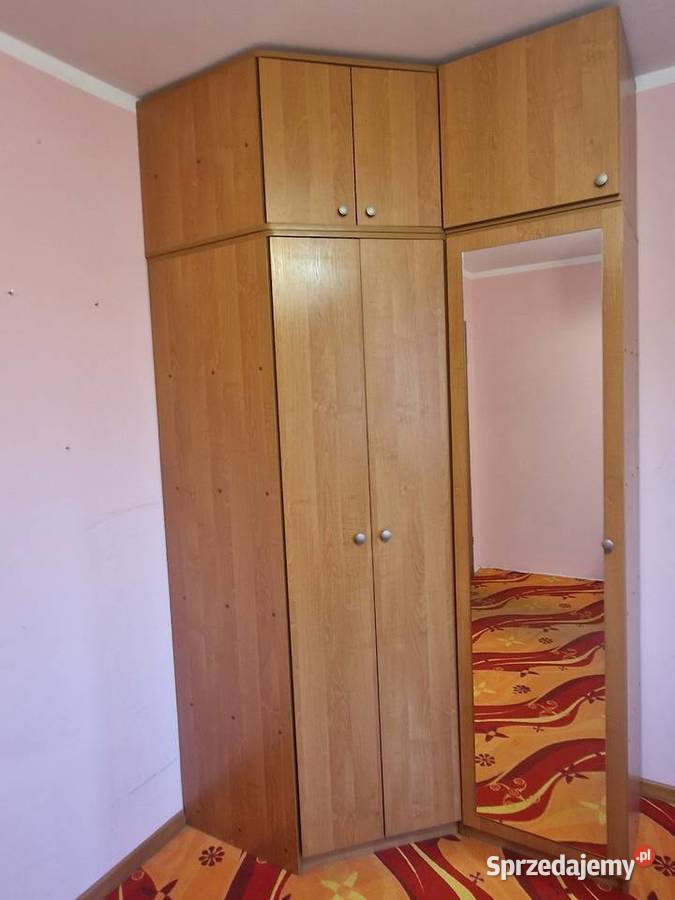 Pojemna i wysoka szafa narożna z lustrem lubuskie