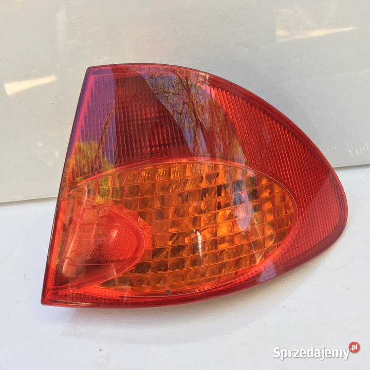 TOYOTA AVENSIS T22 PRAWA LAMPA TYŁ KOMBI Ostroróg sprzedam