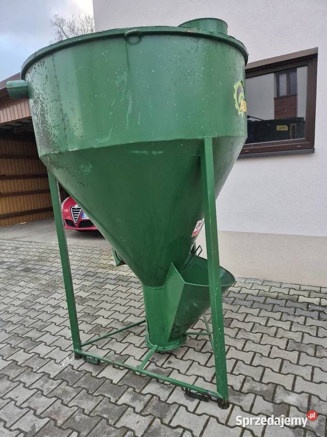 Mieszalnik pasz 500 śrutownik ssąco tłoczący śląskie Kowale