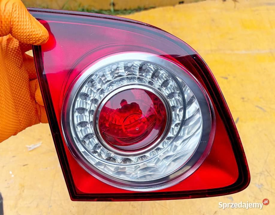 LAMPA KLAPY LEWY TYŁ VW GOLF V PLUS 5M0945093J lewe Radom