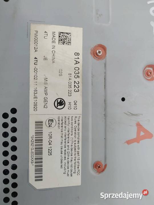 WZMACNIACZ RADIA 81A035223 Skoda Superb III Części samochodowe