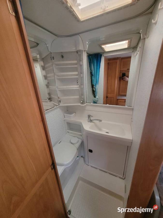 Zadbany kamper Hymer Camp 644 z platformą na Wrocław