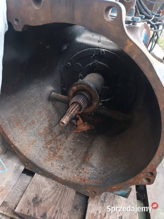 Ford 4000 zbiornik paliwa skrzynia części