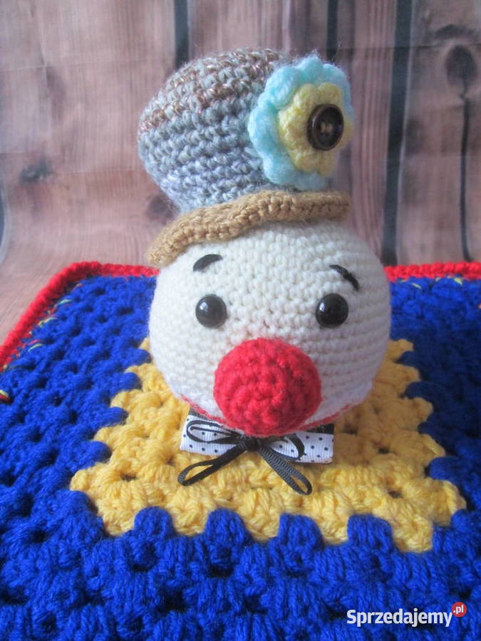 Szydełkowy mały kocyk amigurumi przytulanka Sokółka