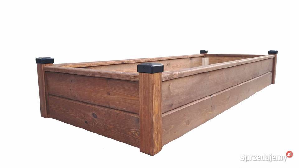 Obudowa nagrobna z zabezpieczeniem słupków