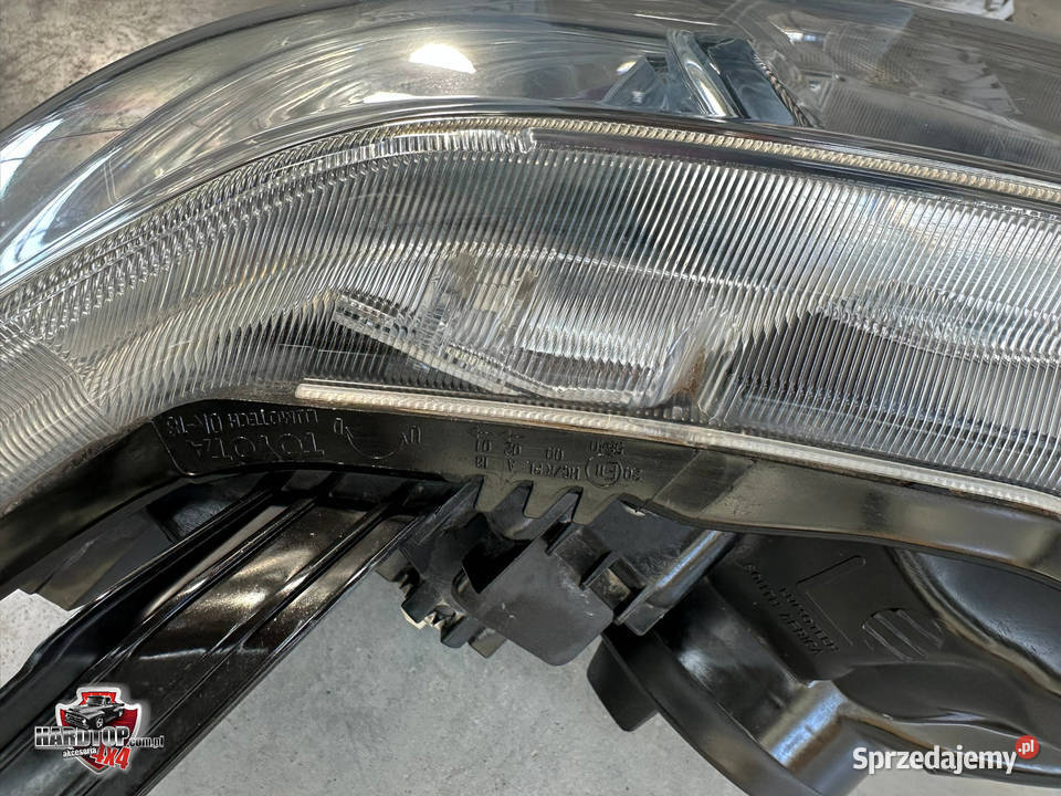 Lampa Oryginalny Reflektor Przedni Toyota Hilux Pasłęk sprzedam