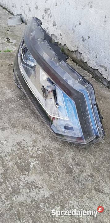 Nissan Qashqai II 2 J11 2017 Lampa prawa osobowe Poświętne