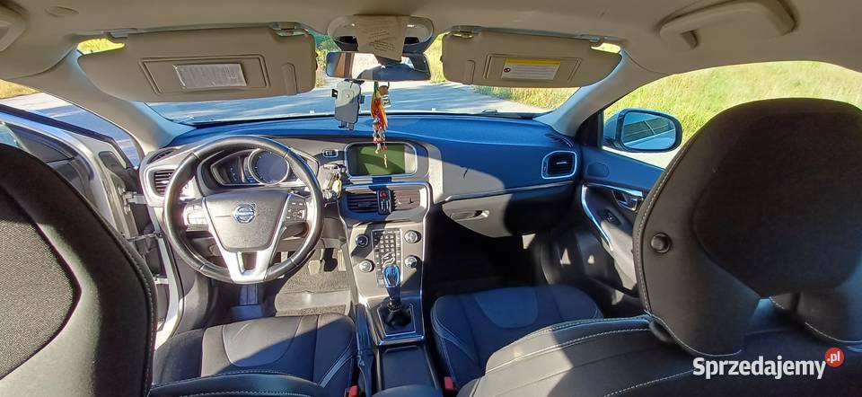Volvo v40 oryginał lakier hak 2 komplety kół 116KM Jędrzejów sprzedam