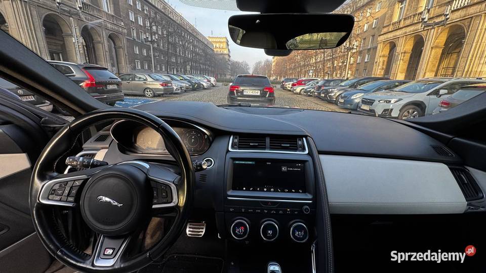 240 sam parkuje serwisie Kraków