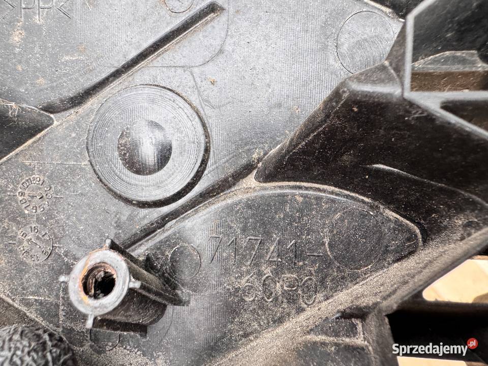 SUZUKI SWIFT MK7 LIFT ATRAPA GRILLOSŁONA Brzesko