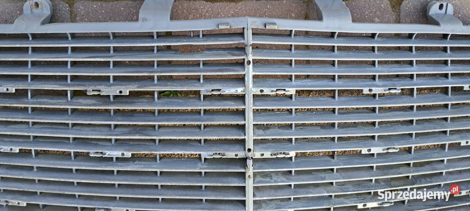 Atrapa kratka gril Mercedes W123 1238880323 Luzino