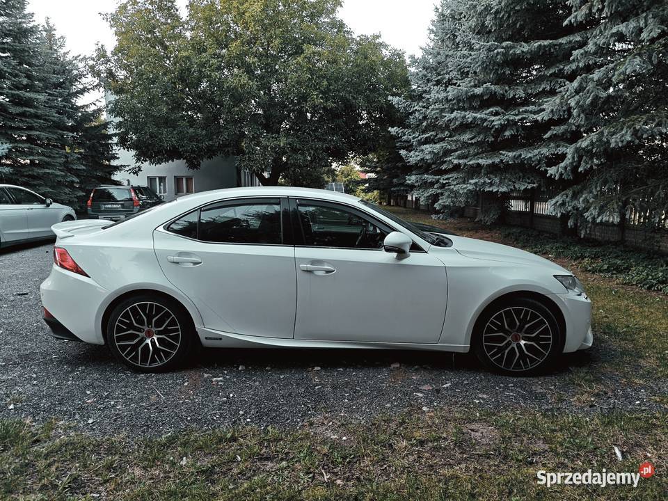 Lexus IS300H nieuszkodzony sprzedam
