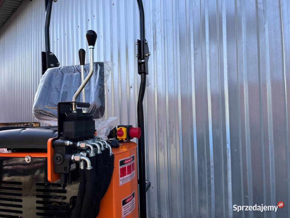 Koparka SANKO spalinowoelektryczna z wychyłem Małuszyn