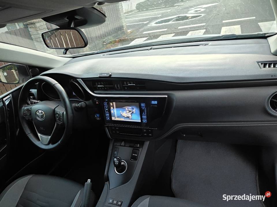 Toyota Auris 18 Hybrid automatyczna Borzęcin