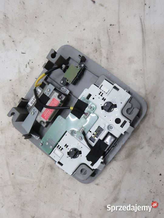 LAMPKA OŚWIETLENIA KABINY RAV4 RAV4 III 06 sprzedam