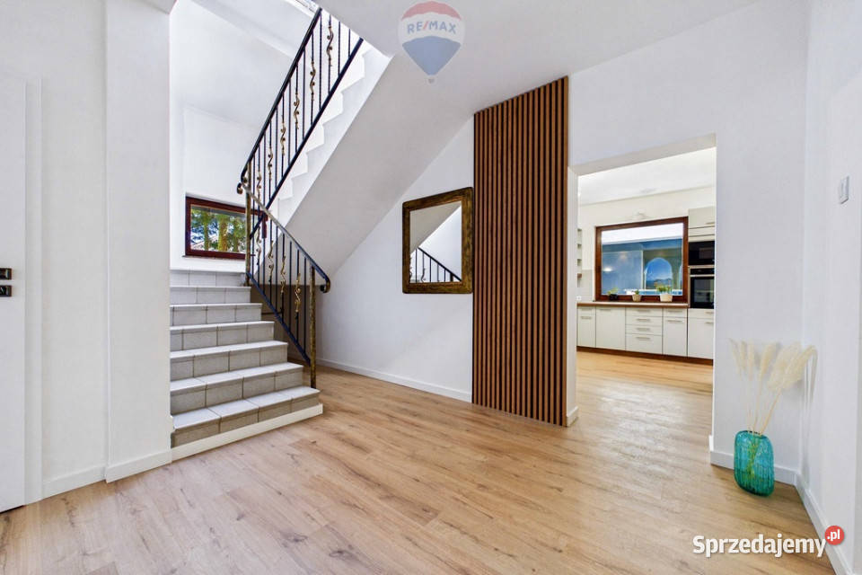 Dom z krytym basenem i pięknym ogrodem 4884zł/m2 Kunice