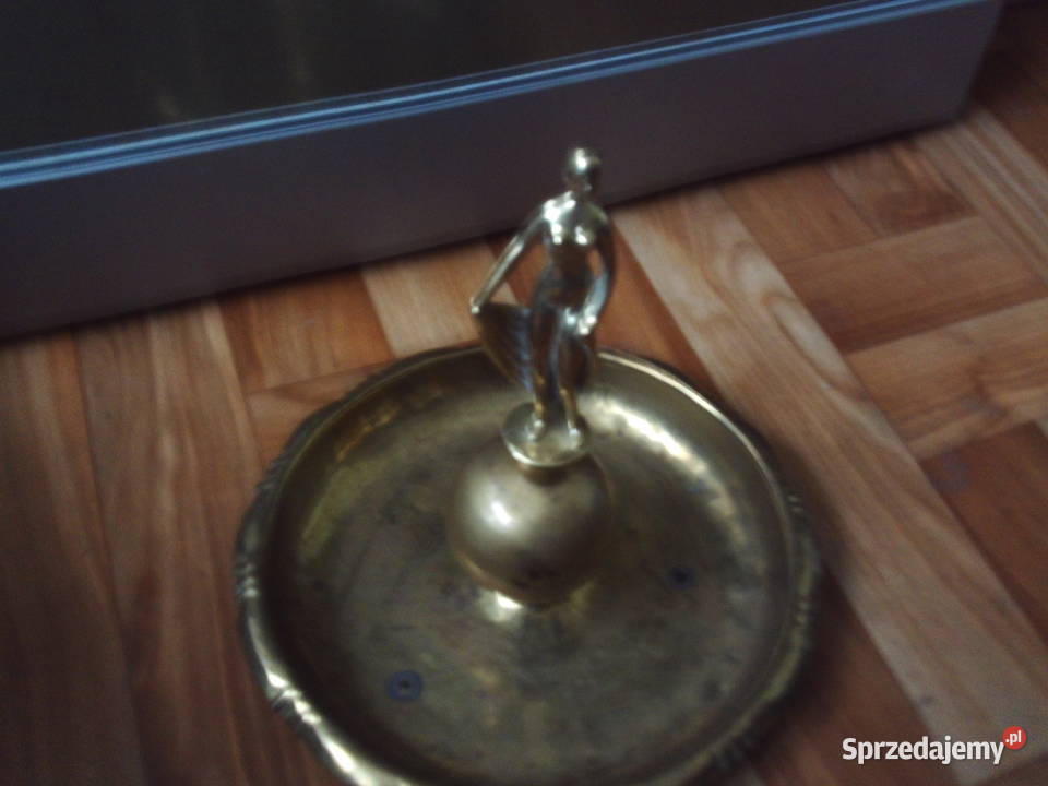 Mosiężna patera z postacią kobietyśliczna Kalisz