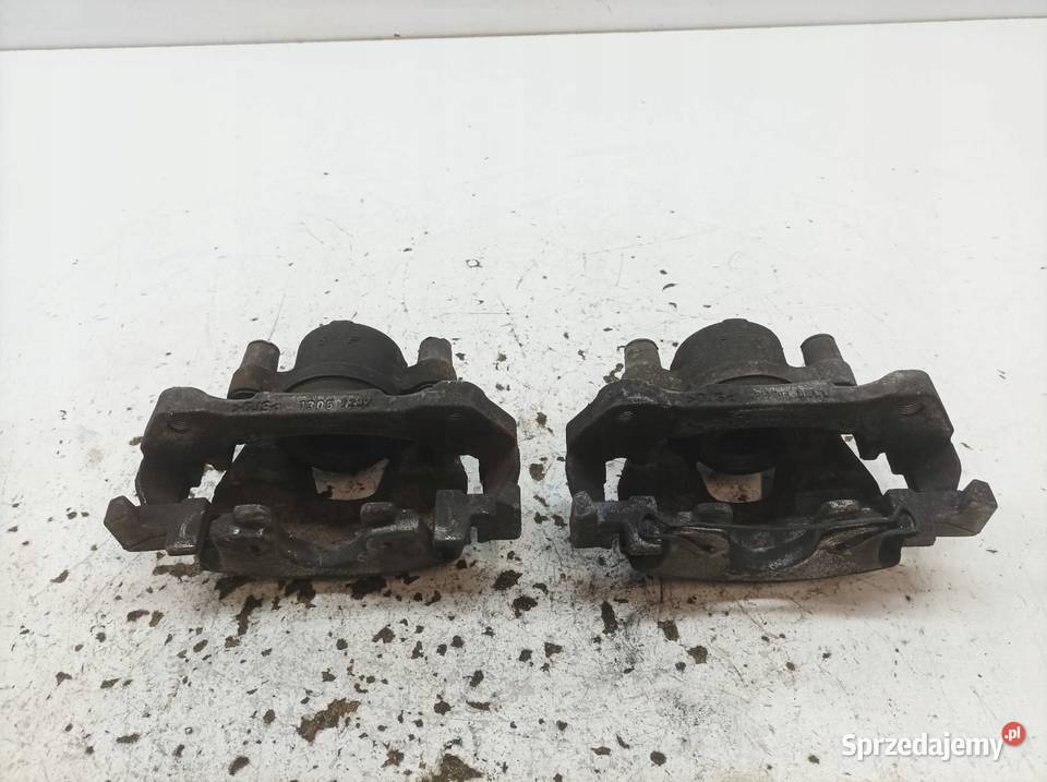 ZACISK HAMULCOWY PRAWY LEWY PRZÓD KPL 10 B Rok produkcji 2020 sprzedam