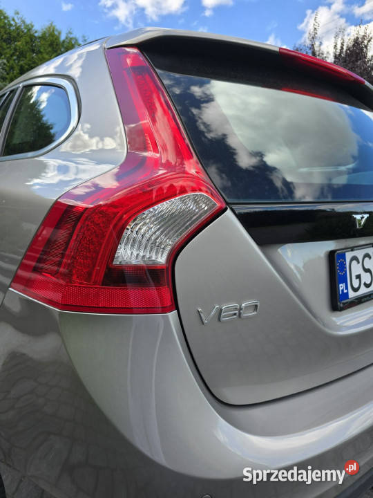 Volvo V60 Volvo V 60 Momentum 5cylindrowy garażowany sprzedam