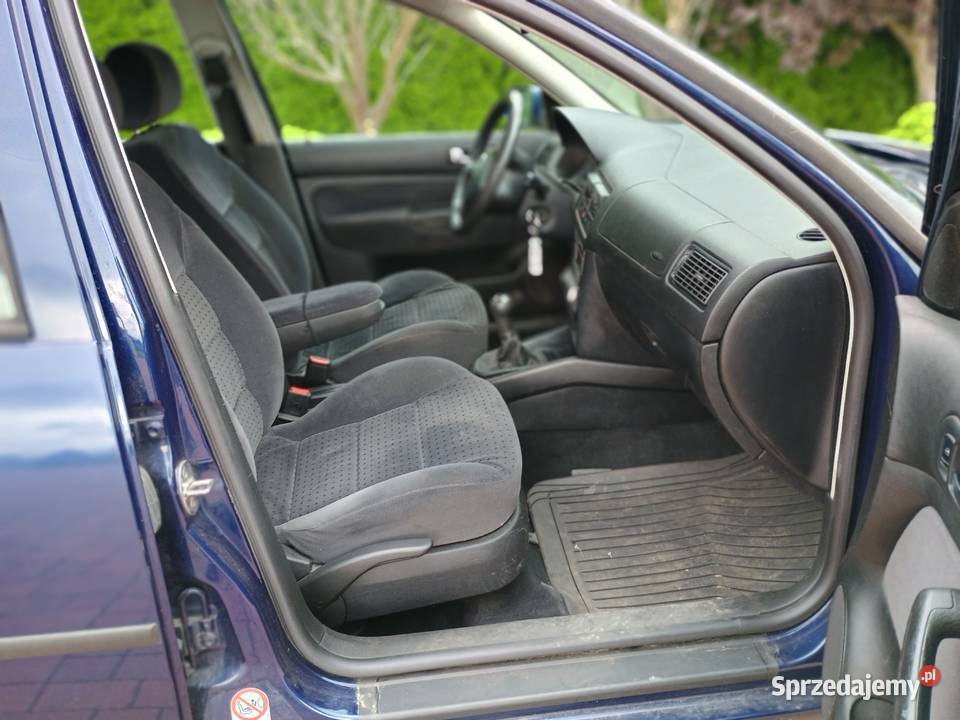 VW Golf IV 1999r 14 GAZ 2letni 5drzwi podgrzewane fotele Witkowo