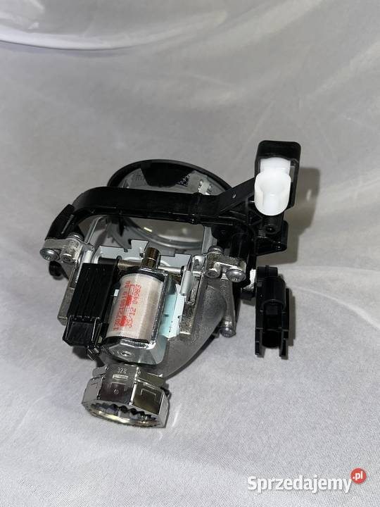 SOCZEWKA LAMPY XENON PRAWA PRAWY PRZOD AUDI A4 Leszno