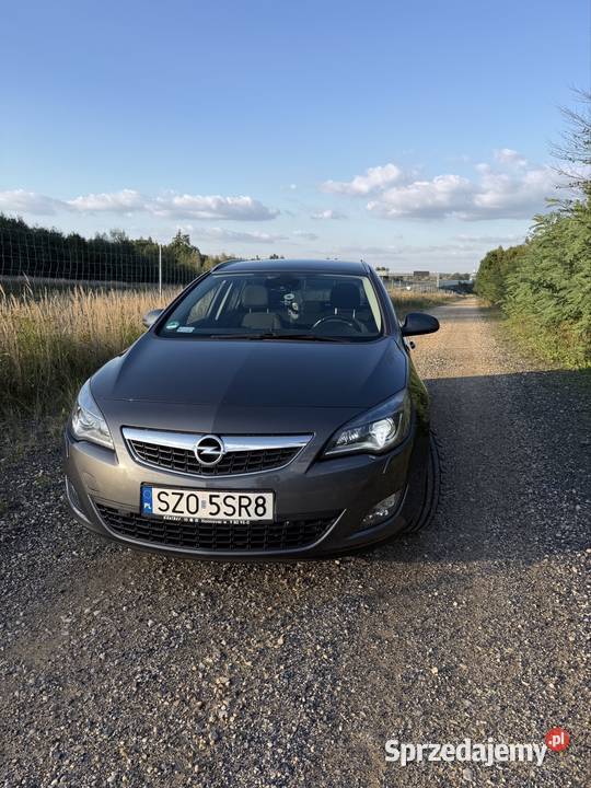Opel Astra J 14t Benzyna Manual PRYWATNIE Bez wielofunkcyjna kierownica Astra sprzedam