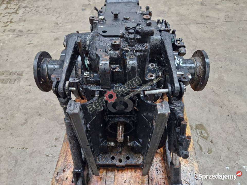 Tylny most Holland T490N 87559163 Do ciągników Byków