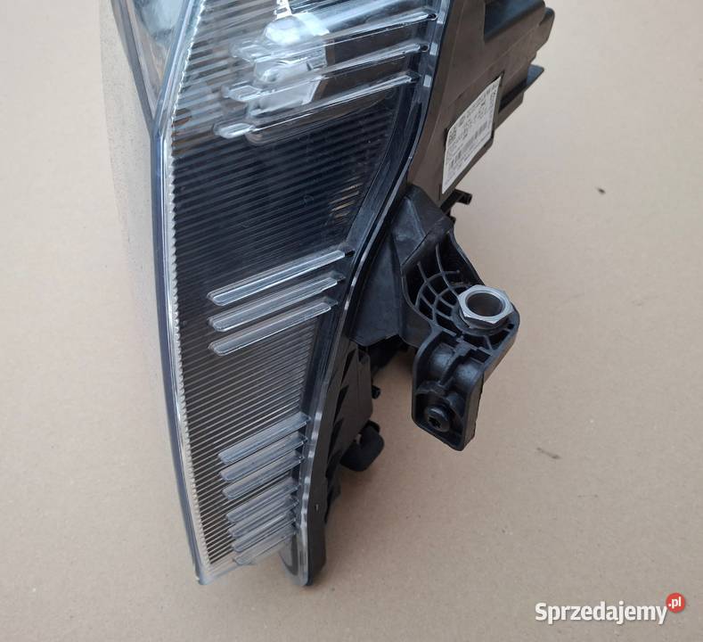 VW CRAFTER II MAN TGE REFLEKTOR PRAWY FULL LED Bieleń
