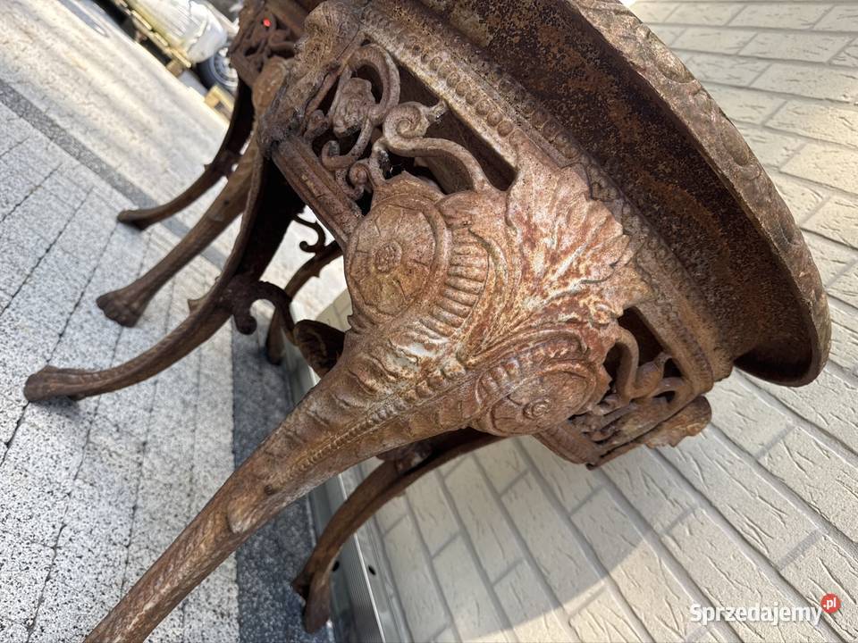 Stare żeliwne donice donica z żeliwa inną niż Długopole Dolne