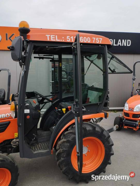 Ciągnik Kubota B1161 4x4 brutto Kabina ogrzewana Księżyno