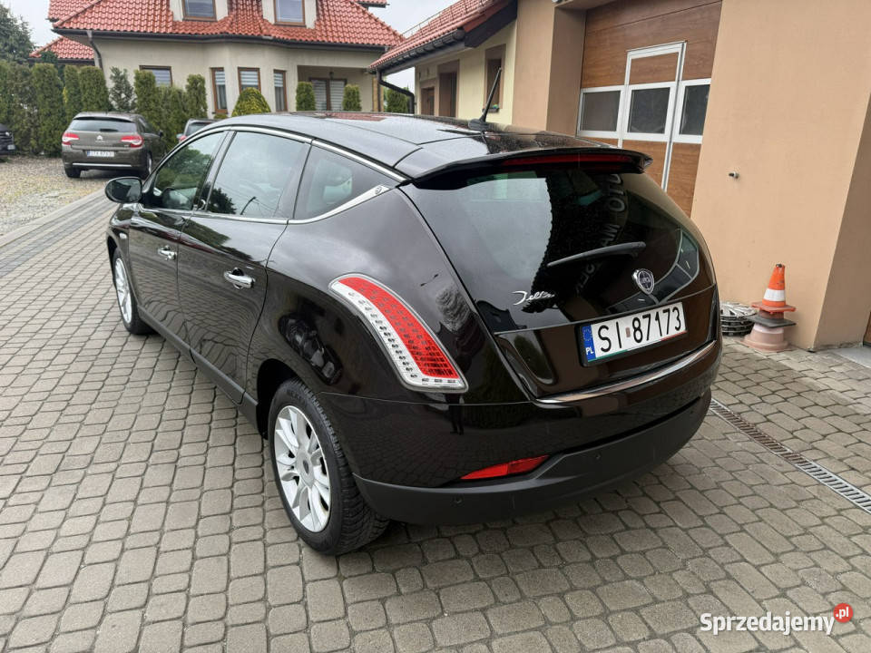 Lancia Delta 14 120 Klimatronik Navi III 2008 bluetooth Orzech