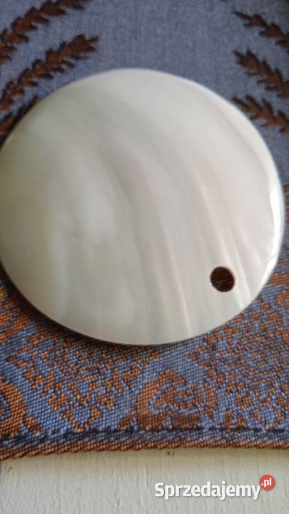 OKAZAŁY MEDALION Z PERŁY MUSZLI DO NASZYJNIKA Piła sprzedam