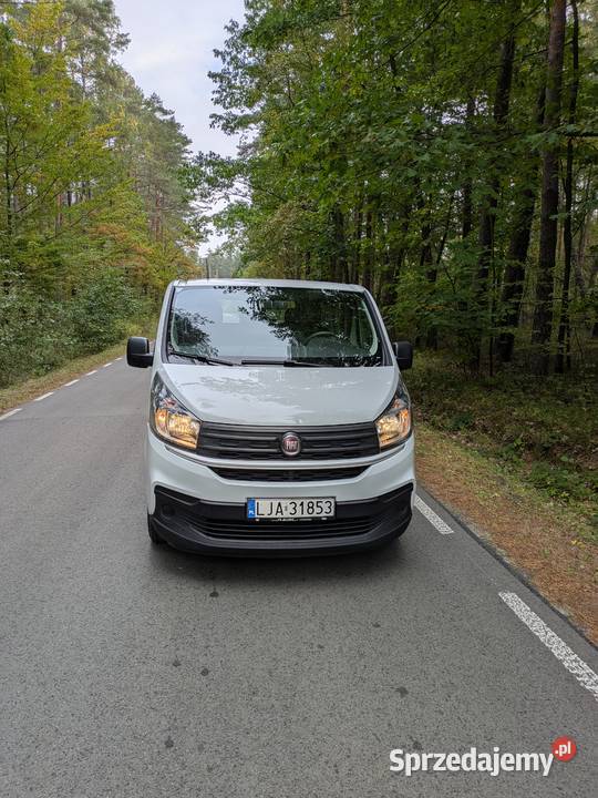 Wypożycz wynajem busa Fiat Talento 9osób Trafic