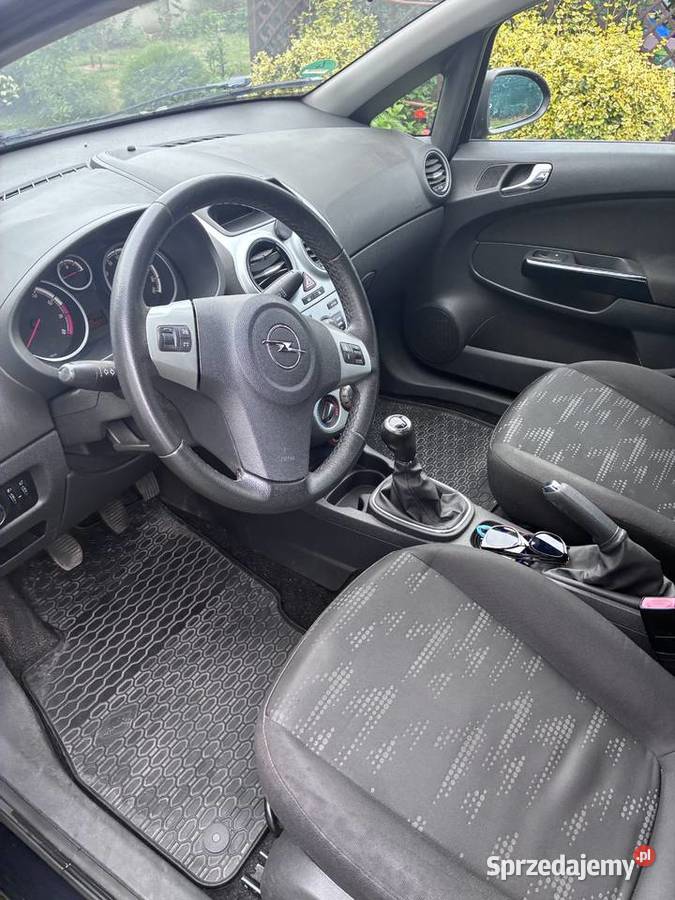 Opel Corsa 2011 r Benzyna światła do jazdy dziennej Kalisz sprzedam
