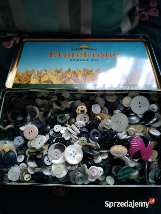 Metalowe pudełko z guzikami różne duże pudełko Choszczno sprzedam