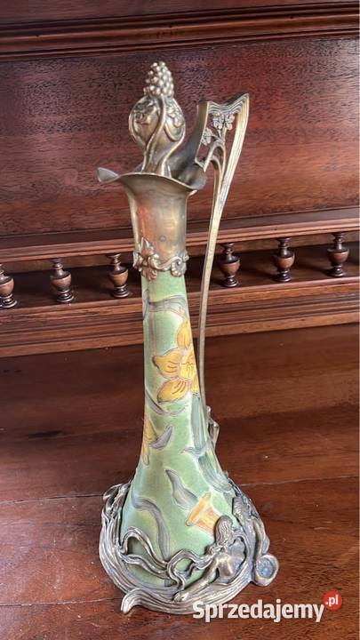 Porcelanowa karafka okutą złoconym brązem W pomorskie