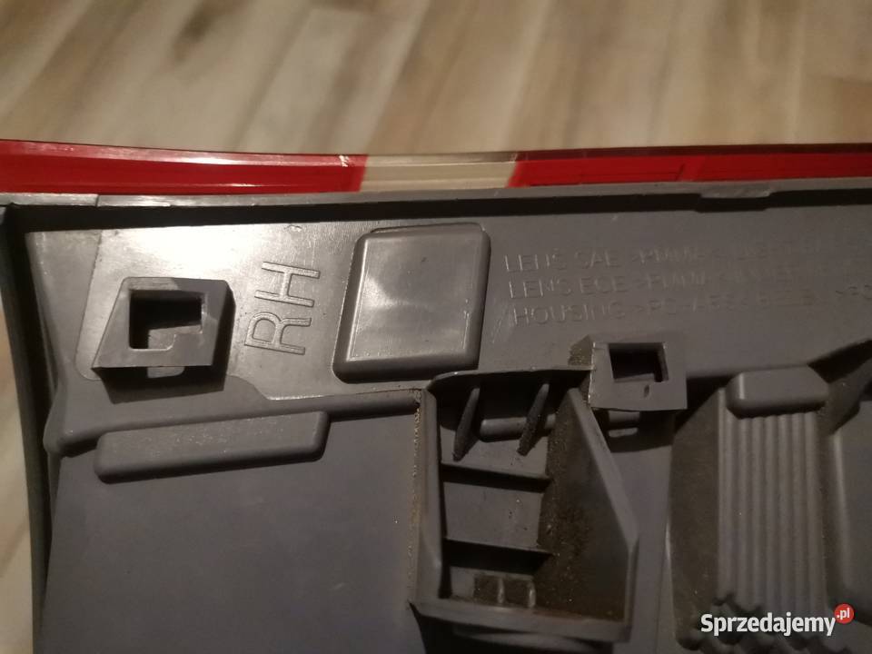 BMW X3 F25 1015 PRAWA LAMPA W BŁOTNIK TYŁ Międzychód