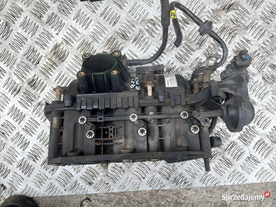 Kolektor ssący 55557905 Opel 1012V Z10XEP Rok produkcji 2008 Radłów