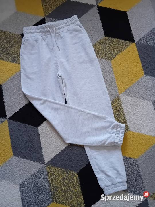 Szare dresy Odzież sportowa