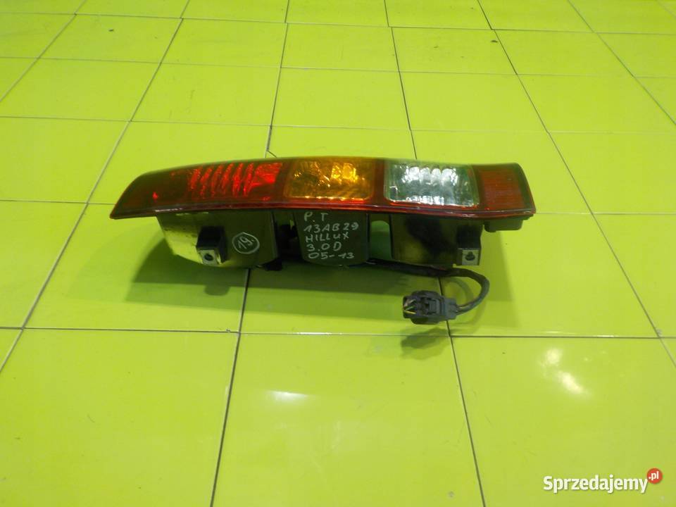 TOYOTA HILUX VII 30 D4D 08r lampa prawa tyl Części samochodowe Suków sprzedam