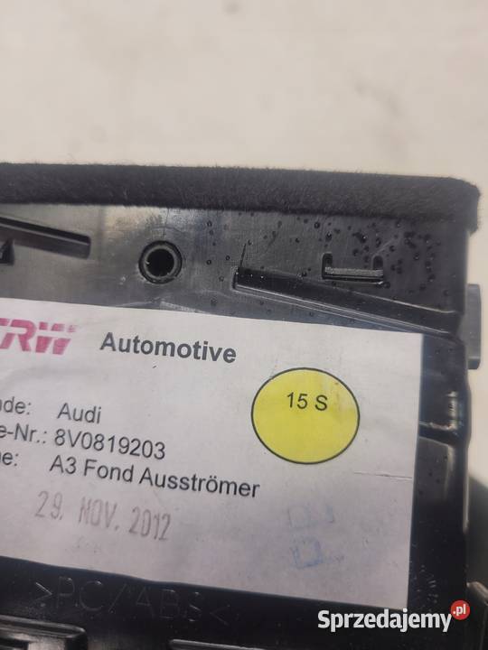 KRATKA NAWIEWU ŚRODKOWA TYŁ AUDI A3 8V 8V0819203 Kratki nawiewu