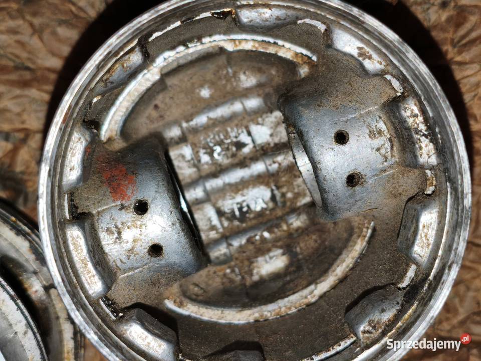 Oryginalne tłoki 7793 z pierścieniami K750 M72